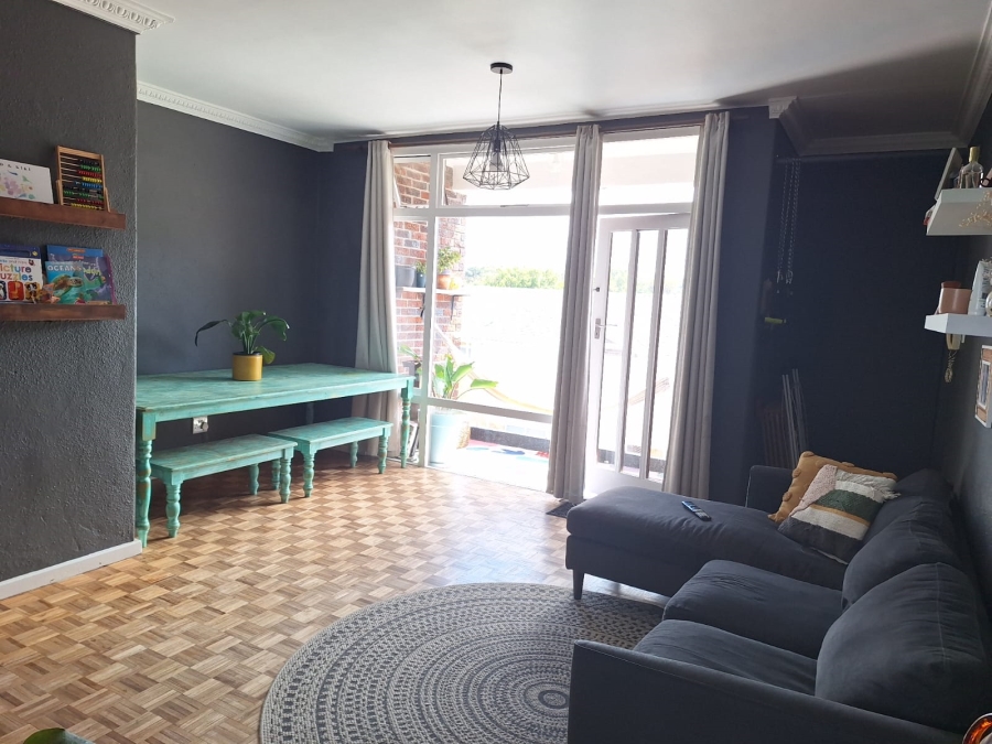 To Let 2 Bedroom Property for Rent in Claremont Village Western Cape